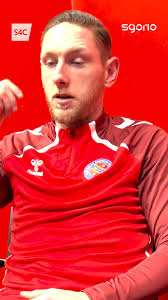 Am yr ail gêm yn olynol, Chris Venables yn cael ei hel o'r cae ar ôl saith  munud. Chris Venables shown a red card just seven minutes in