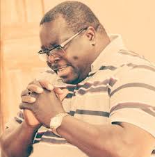 Director visits hospital to wish members recovery