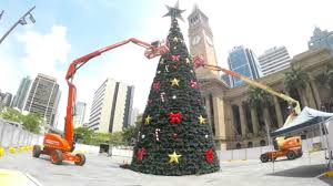 Brisbane city gets lit tomorrow! Time Lapse Watch Brisbane City S Christmas Tree Being Built Youtube