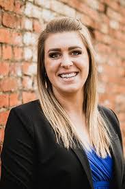 Deanne Palmer's Instagram, Twitter & Facebook