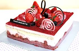 .south korea is quite interesting asian country. Strawberry Cake From Paris Baguette A South Korean Bakery Cafe Chain That Now Is Branched Out To Many Other Countries Love Th Cake Asian Desserts Cake Makers