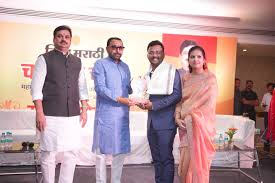 ‘चर्चेतील चेहरा’ कार्यक्रमात आदर्श सरपंच मयुर आंधळे यांचा केंद्रीय मंत्र्यांच्या हस्ते सन्मानित; प्रसिद्ध रामा इंटरनॅशनल हॉटेल मध्ये झालेल्या दिमाखदार सोहळ्यात झाला गौरव