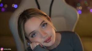 ▷ Jesús Reyes in Scarlett Jones