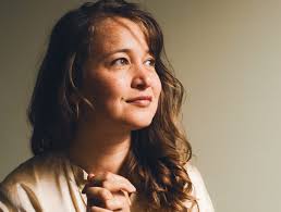 Sarah Floor zong als kind al over Jezus op de vrijmarkt, nu brengt ze het  lied 'Yeshua' uit