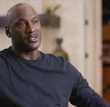 De basketballer heeft namelijk heel wat hoeveel geld michael jordan's vermogen precies bedraagt heeft het team van therichest voor ons. The Last Dance Was Die Michael Jordan Doku Uber Die 80er Verrat Welt