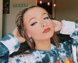 Her dress plus shoe sizes are 4 and 8 us respectively. Zoe Laverne 15 Facts About The Tiktok Star You Should Know Popbuzz