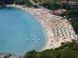 Cerca la tua soluzione ideale per un soggiorno all'isola d'elba fra case vacanza, appartamenti, agriturismi, ville o bed & breakfast.ogni soluzione di casa in affitto con le sue caratteristiche, dalla piscina al giardino allo spazio giochi per bambini, adatte a qualsiasi tua esigenza. Spiaggia Cavoli Campo Nell Elba Spiagge Isola D Elba Cavoli