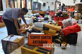 Lalu akan muncul riwayat tracking atau pelacakan paket kamu di pos indonesia. Pos Indonesia Luncurkan Layanan Bisnis Kurir Luar Negeri Republika Online