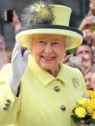 Video Queen Elizabeth S Top Fashion Moments Queen Elizabeth Her Majesty The Queen Queen Hat