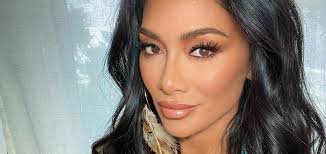 Nicole Scherzinger 'Looks Uncomfortable' Doing Bikini Yoga