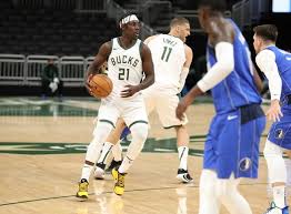 La dernière fois qu'un joueur avait posté 45 points, 10 rebonds, 5 passes et 0 perte de balle, il portait le numéro 23, à chicago, en novembre 1989. Dallas Gagne A Milwaukee En Deux Temps Basket Usa