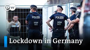 Die ministerpräsidenten aus nrw und. 400 000 Forced Into Lockdown After Local Covid 19 Outbreak In Germany Dw News Youtube