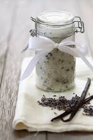 Vanilla Bean Sugar Scrub Homemande Gift Idea Beuaty Dyi Cadeaux Spa Fait Maison Vanille