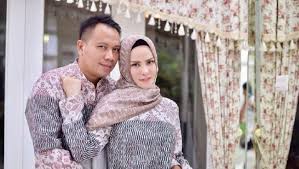 Siapa tau yang mau temenin,tante lagi kesepian nih lagi butuh teman curhat aja yang bikin tante tenang dan . Minum Obat Kuat Layani Tante Girang Vicky Dituduh Gigolo