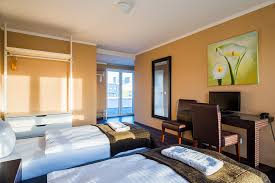 Here are 10 design ideas used in hotel rooms that you can create in your own bedroom. Apple City Hotel Rooms