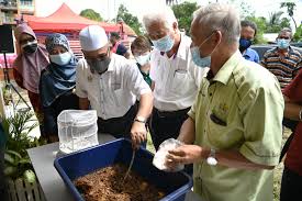 Secara umum manusia juga mengeluarkan zat buangan ke lingkungan yang dapat memberikan energi terhadap siklus kehidupan. Kajian Sisa Domestik Sea Circular Economy Kurangkan Kesan Buruk Pencemaran Plastik Buletin Mutiara