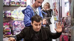 The show takes place in warsaw and is about detective malanowski and his partners at the detective agency he runs. Ile Wiesz O Serialu Malanowski I Partnerzy Samequizy