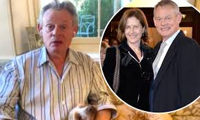 Alexander martin clunes, obe (born 28 november 1961) is a british actor, best known for portraying martin ellingham in the itv drama series doc martin and gary. Martin Clunes Reveals Wife Philippa Braithwaite Had Coronavirus Symptoms But Is Now Fighting Fit Daily Mail Online