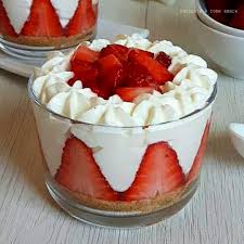 Per decorarla io ho utilizzato semplicemente delle. Dolce Monoporzione Tipo Cheesecake Con Crema Yogurt E Fragole Cucinare E Come Amare
