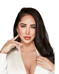 Elizabeth Mata's Instagram, Twitter & Facebook