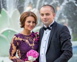 Potrivit sefului garzii nationale de mediu, la ora actuala exista in medie zece. Fostul Iubit Al OlguÅ£ei Berbec S A CÄƒsÄƒtorit La O SÄƒptÄƒmanÄƒ DupÄƒ CantÄƒreaÈ›Äƒ Stiri Locale De Ultima Ora Stiri Video Stiri Gorjeanul Ro