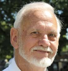 Robert E. Stephens, 82