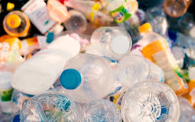 Raccolta differenziata piatti e bicchieri di plastica ma non solo imballaggi in plastica, c'è anche un altro materiale che spesso crea qualche dubbio al momento del suo corretto conferimento nel ciclo dei rifiuti: Come Ridurre La Plastica Non Sprecare