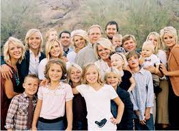 Technique Thursday The Group Shot Inspiring Family Child Photography Let The Kids Dress Themselves Large Family Portraits Family Photo Pose Big Family Photos