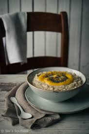 In a serving bowl, combine the prepared mango, bell pepper, onion, cilantro and jalapeño. Sia S Soulfood Foodblog Couscous Kokos Porridge Mit Mangomus Und Chia Samen