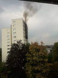 4 adressen zu mode in velbert birth mit telefonnummer, öffnungszeiten und bewertung gefunden. Brand In Hochhaus An Der Birther Strasse In Velbert Zahl Der Verletzten Steigt Auf 17 150 Rettungskrafte Im Einsatz Velbert