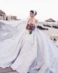 سعيدين جدا بالتعامل معاكم تصوير Md Alhaddab خبيرة التجميل Mariiam Mua تصميم فستان العروس Beadstyle مسكة العروس Omar A Bride Dresses Wedding Goals