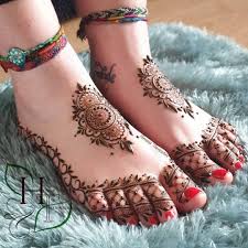 Prettiest Foot Mehndi Designs For Every Kind Of Bride In 2020 Mehndi Designs Mehendi Designs Henna Designs Feet