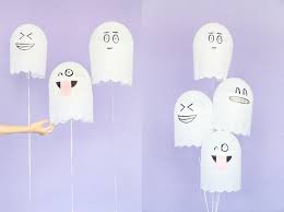 Package includes 3 hanging ghost bags, balloons and twist ties. 35 Super Easy And Fun Last Minute Diy Halloween Decorations