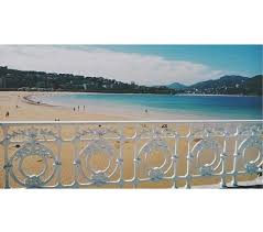 San sebastián (en euskera y cooficialmente, donostia) es una ciudad y municipio español situado en la costa del golfo de vizcaya y a 20 kilómetros de la frontera con francia. Erfahrungen In San Sebastian Spanien Von Helene Erfahrungen Mit Erasmus San Sebastian