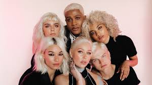Thoroughly wash the hair with dark hair (only with water!) until the water becomes clear. Arctic Fox To Launch A Hair Bleaching Kit In November Allure