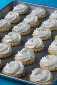 Liquid activates gluten, but because there's no liquid in the recipe (and a lot of fat), the gluten doesn't have a chance to develop into long strands of protein that, in turn. Vanilla Bean Shortbread Cookies The Cafe Sucre Farine
