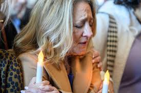 Community gathers at Leesburg vigil to honor victims of Potomac crash