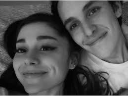 Singer ariana grande gets engaged, flaunts huge diamond ring!hi guys! Q7adqrsdoibkdm