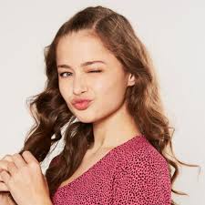 Stefania liberakakis (στεφανία λυμπερακάκη) was born on 17 december 2002 in utrecht in a family of greek descent. Stefania Tour Dates Concert Tickets Live Streams