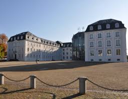 Das schloss saarbrücken ist ein barockes schloss in der stadtmitte saarbrückens, das am linken ufer der saar auf den resten einer mittelalterlichen burg errichtet wurde. Schloss Saarbrucken Gps Wanderatlas