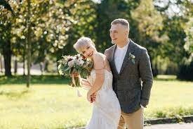 We look at the important elements to making a beautiful wedding bouquet and how to make it last the whole day. The Best Bouquet Shape For Your Wedding Dress