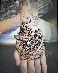 Black And Grey Foo Dog Hand Tattoo Image May Contain One Or More People Hand Tattoos For Guys Hand Tattoos Body Art Tattoos