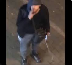 Un témoin de la scène qui voyageait en bus au moment de l'agression, filmait avec son téléphone. 3jasrvexf8ipbm
