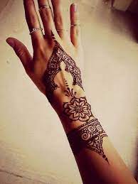 16 Beautiful Henna Tattoos For Your Summer Skin Henna Tattoo Henna Tattoo Designs Henna