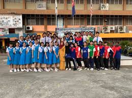 The enrollment of students is controlled by the state education department of johor. Smk Taman Selesa Jaya Malayhald