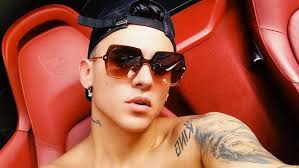Sin embargo, kevin roldán publicó unos vídeos horas después en donde explicaba que ya estaba en libertad porque se había aclarado el malentendido pues no había agredido a la mujer. Gran Lanzamiento Del Videoclip 3am Kevin Roldan Dicomania