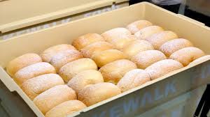 This bread has been popular in japan since i was a child. Hokkaido Milk Cream Bun People Are Going Crazy Over These Little Buns Bangkok Thailand Youtube