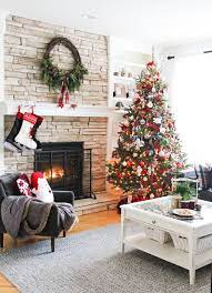 A christmas tree white with gold trim, silver and christmas lights in one color will create a clear and uncluttered design, which is ideal for a house decorated in a minimalist style. 32 Stylish And Cozy Christmas Living Room Decor Ideas