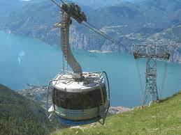 Het aantal mensen dat is overleden nadat zondag een cabine van een kabelbaan viel in het noorden van italië is gestegen naar veertien. Pin Op Traveling