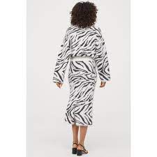 H&m has since it was founded in 1947 grown into one of the world's leading fashion companies. Jacquard Knit Skirt White Zebra Print Ladies H M Us From H M On 21 Buttons